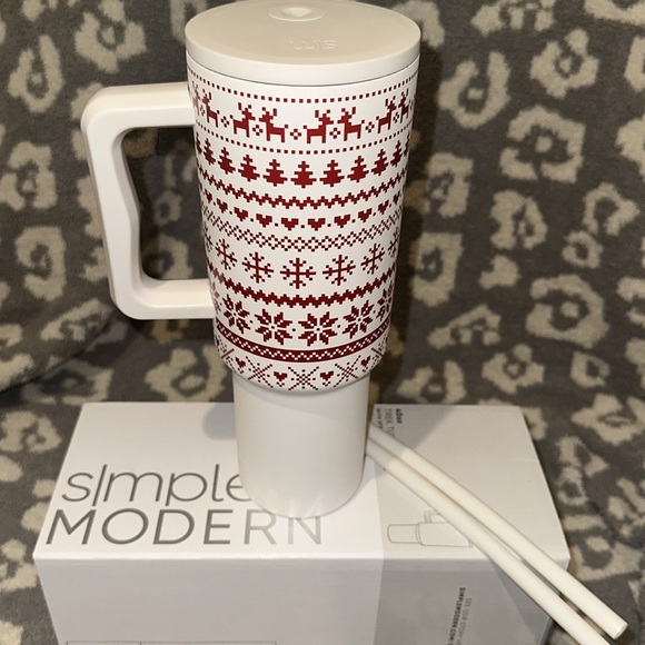 Simple Modern TREK 40oz Tumbler in Ugly Sweater Reindeer 😍 New 🆕 LAST ONE 🥰🥰 - Picture 5 of 17